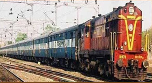 NTPC And Group D Paper: रेलवे ने की एनटीपीसी और ग्रुप डी की परीक्षा स्थगित, छात्रों के शिकायतों की जांच के लिए बनाई जायेगी समिति