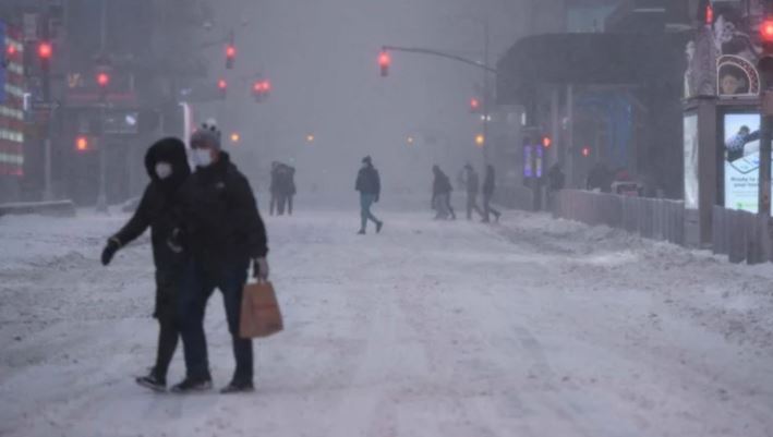 Snow storm in america : न्यूयॉर्क-न्यू जर्सी सहित कई हिस्सों में इमरजेंसी घोषित, यातायात प्रभावित हो गया