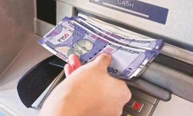 महंगाई का झटका: अब ATM से पैसा निकालना हुआ महंगा, जानिए कितना बढ़ेगा बोझ
