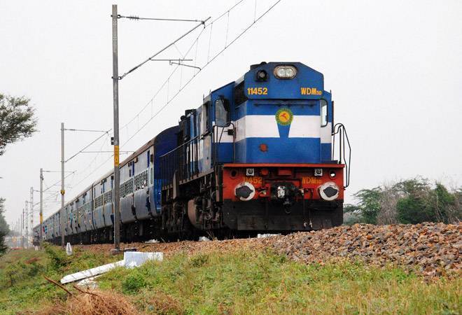 लखनऊ से दिल्ली तक का ट्रेन से सफर तीन गुना महंगा, कुछ ट्रेनों में फ्लेक्सी किराया लागू