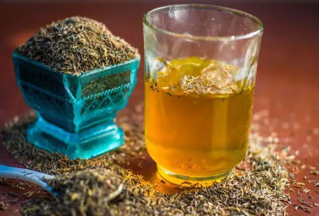 Cumin water : अपने दिन की शुरुआत करें एक गिलास जीरा पानी से, पाचन के साथ इन समस्याओं को रखता है ठीक