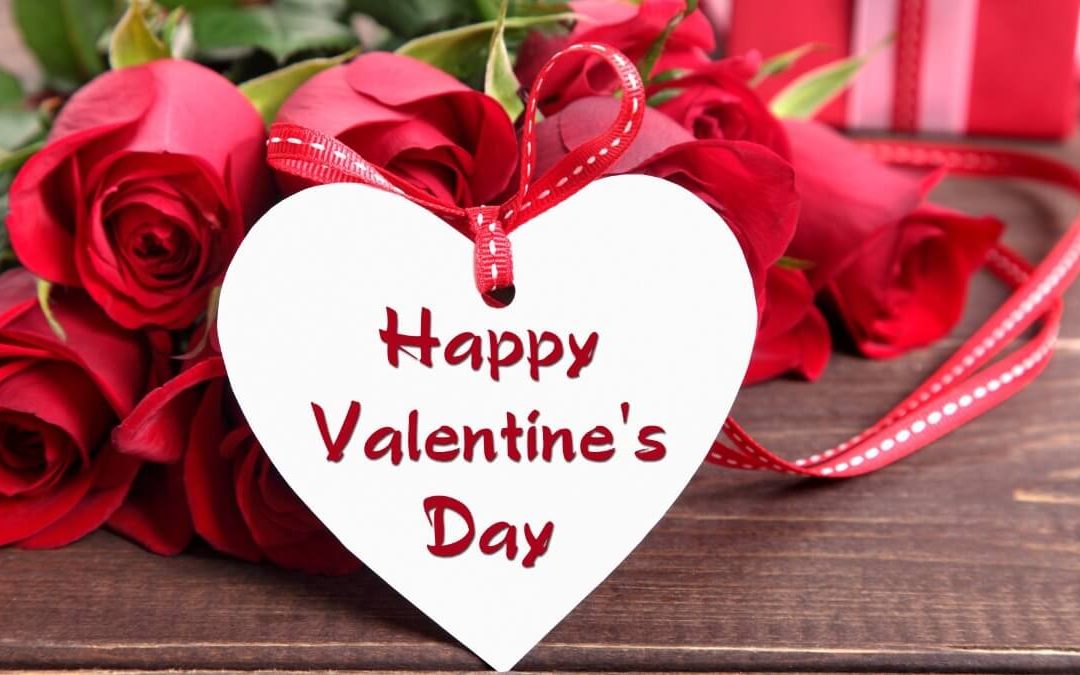 Valentine Day 2022: वैलेंटाइन डे पर अपने पार्टनर के लिए पैक करवायें ये गिफ्ट्स, Special Feel करा दें