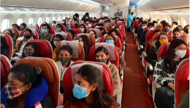 Russia-Ukraine War : यूक्रेन में फंसे 219 भारतीयों को लेकर रोमानिया से रवाना हुआ एयर इंडिया का विमान, मुंबई में उतरेगा