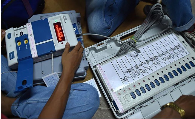 अब भाजपा कैंडिडेट भी EVM और वीवीपैट मिलान के लिए पहुंचे EC,चुनावी नतीजे पर जताया शक