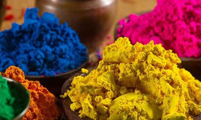 Holi Vastu Tips : वास्तुशास्त्र के अनुसार मानएं होली के त्योहार,खुशियों रंग सर चढ़ कर बोलेगा