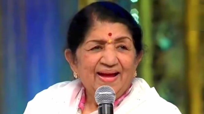 Lata Mangeshkar : लता दीदी के लिए सरहद पार से नेताओं ने जताया गहरा दुख, आई ये प्रतिक्रिया