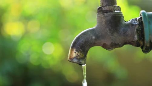 Vastu Tips : घर में नल से बूंद-बूंद पानी टपकने से बढ़ जाती है ये समस्या, जानिए वास्तु के नियम  