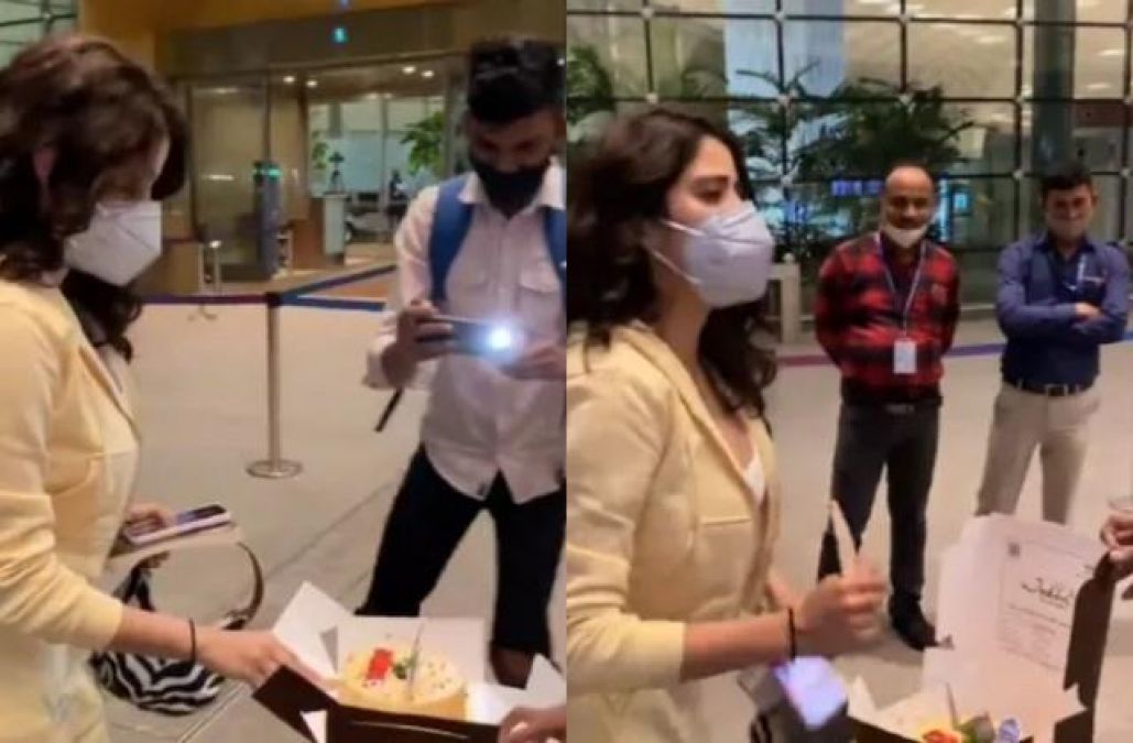 Jhanvi Kapoor Birthday Special: एयरपोर्ट पर एक्ट्रेस को फैंस ने दिया बड़ा तोहफा, VIDEO देख फैंस रह गयें हैरान