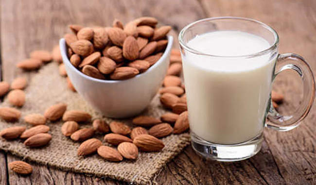 क्या बादाम का दूध आपके लिए अच्छा है? जानिए इसके फायदे, पोषण और बनाने की विधि