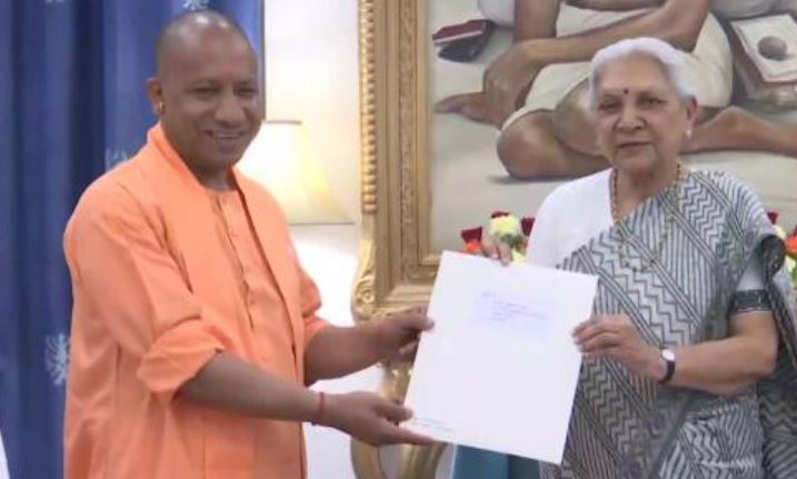 Yogi Adityanath Oath Ceremony: राज्यपाल से मिलकर योगी आदित्यनाथ ने सरकार बनाने का दावा किया पेश