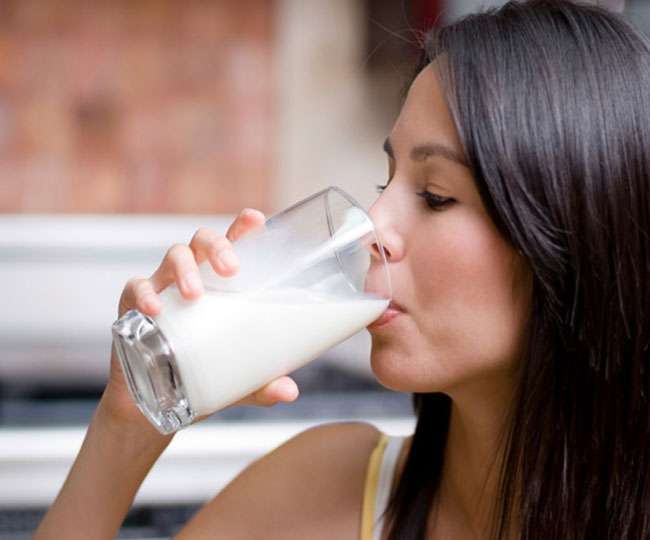 उच्च कोलेस्ट्रॉल: जानिए क्या दूध पीने से आपका खराब कोलेस्ट्रॉल का स्तर बढ़ सकता है