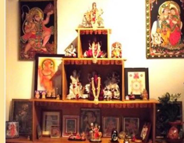 Vastu Tips : घर के मंदिर में ये चीजें न रखें, इन चीजों को रखना अच्छा नहीं होता