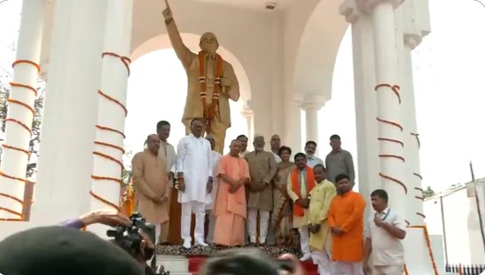 CM Yogi बोले-संविधान शिल्पी बाबा साहेब ने कहा था चुनौती से भागना नहीं, सामना करना चाहिए