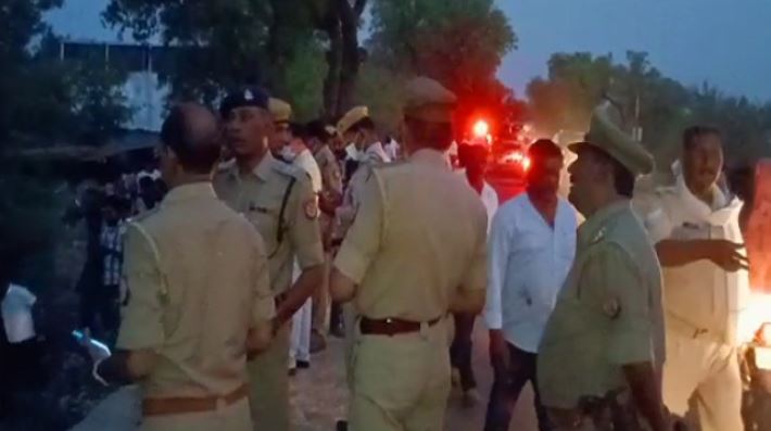 यूपी: ललितपुर में दर्दनाक हादसा, सवारियों से भरी बस पलटने से 36 लोग हुए घायल, 6 लोगों की मौत की सूचना