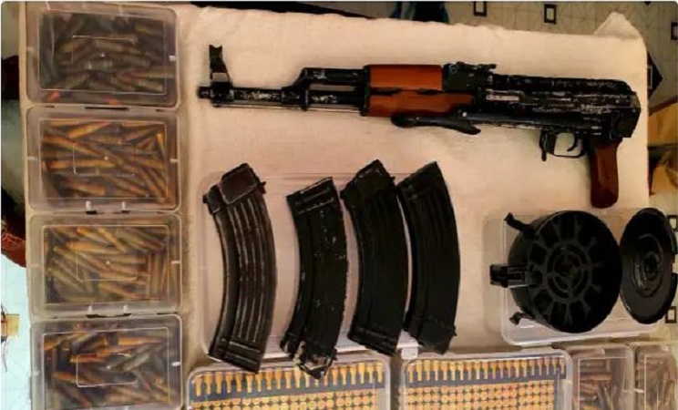 यूपी पुलिस की बड़ी कार्रवाई: कुख्यात बदमाश को AK-47 और 1300 कारतूस के साथ किया गिरफ्तार