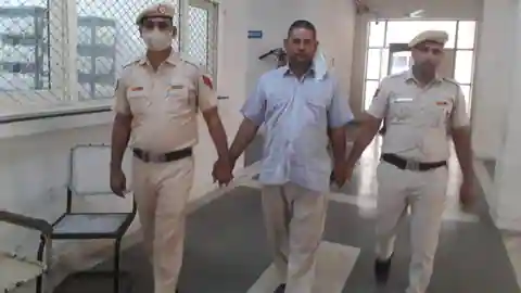 संपत्ति के लालच में इकलौते बेटे ने की बुजुर्ग मां-बाप की हत्या, एक दिन की पुलिस रिमांड पर भेजा गया अपराधी