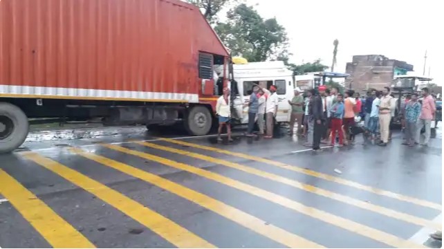 Major Road Accident in Bahraich : ट्रक व ट्रैवलर की टक्कर में 7 की मौत, 9 घायल