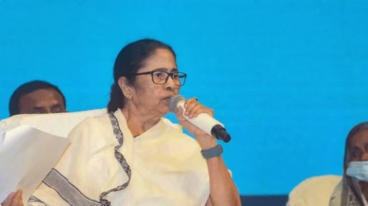 TMC नेता की तोंद को ‘मध्य प्रदेश’ बताकर ममता ने पूछा क्यों बढ़ रहा वजन, नेता ने कहा- रोज खाता हूं पकौड़े