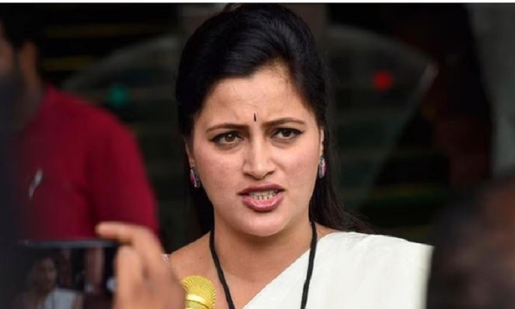 हनुमान चालीसा विवाद: सांसद नवनीत राणा जेल से आईं बाहर, कल मिली थी कोर्ट से जमानत