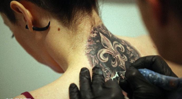 China Tattoos : चीन में नाबालिगों को टैटू बनवाने पर पूरी तरह से पाबंदी, सरकार हुयी सख्त