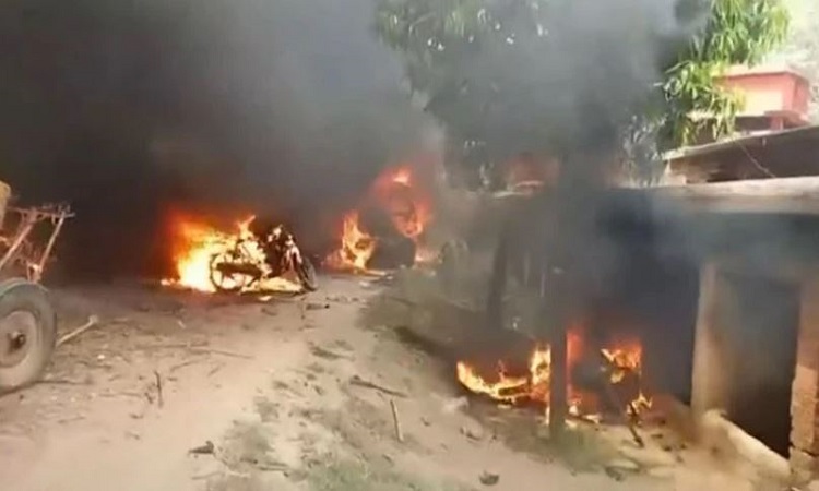 Agneepath Scheme: अग्निपथ को लेकर विरोध प्रदर्शन जारी, बिहार के मसौढ़ी में आगजनी