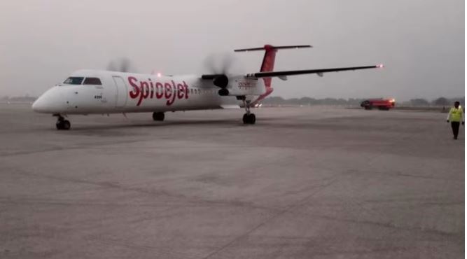 Bihar News: उड़ान भर रहे स्पाइसजेट के विमान में लगी आग, कराई गई इमरजेंसी लैंडिंग