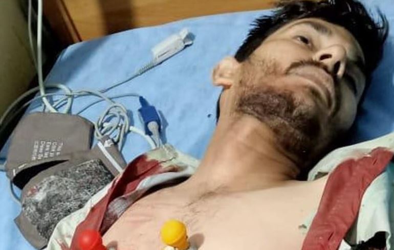 Jammu and Kashmir: कश्मीर में आतंकियों के निशाने पर हिंदू परिवार, कुलगाम में बैंक में घुसकर मारी मैनेजर को गोली