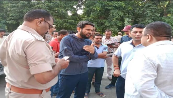 Pilibhit News: गंगा स्नान कर लौट रहे श्रद्धालुओं की गाड़ी पेड़ से टकराई, हादसे में 10 की दर्दनाक मौत
