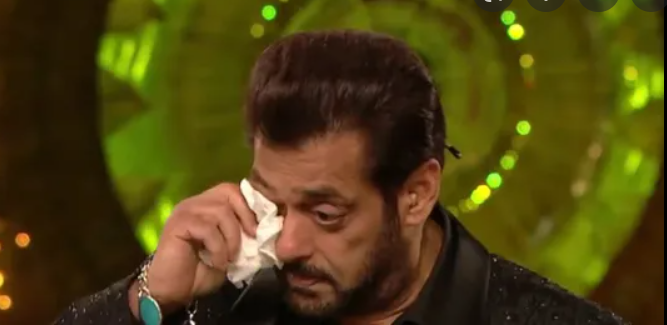 VIDEO: आईफा अवार्ड्स में इस बात को याद कर फूट- फूट कर रोये सलमान खान, जाने क्या थी वजह