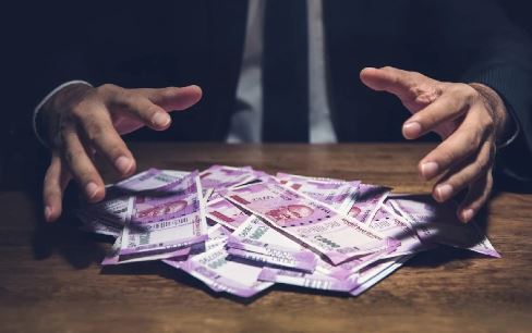 Vastu Shastra : जेब से गिर जाएं रुपए तो इसका मतलब आपको जल्द धन की प्राप्ति होने वाली है