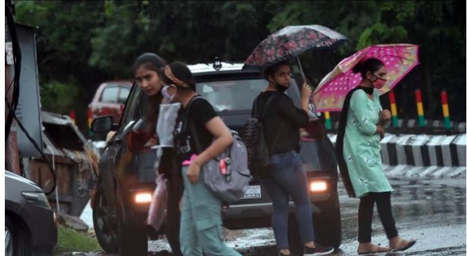 Weather Update Today : दिल्ली, यूपी समेत इन राज्यों में अगले तीन-चार दिनों तक भारी बारिश के आसार