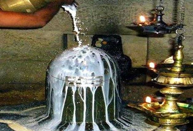 Rudrabhishek : इन पदार्थों से किया जाता है भगवान भोलेनाथ का रुद्राभिषेक, महादेव की कृपा से बढ़ता है कारोबार