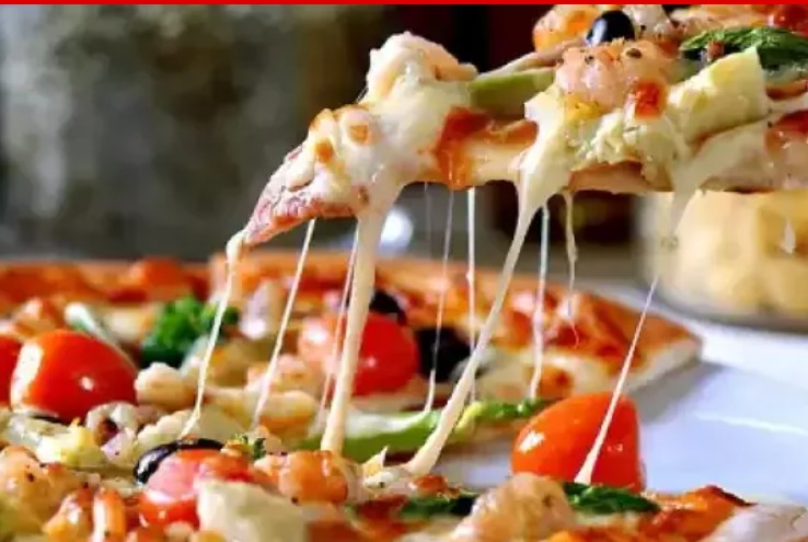 महज 5 मिनट में बनाएं पापड़ पिज़्ज़ा, खाने में बेहद है टेस्टी