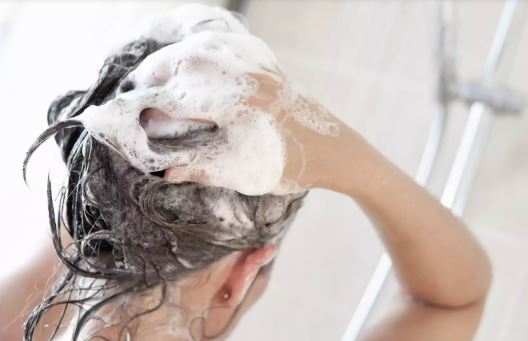 Washing Hair : सप्ताह के इन दिनों में महिलाओं नहीं धोने चाहिए बाल? जानिए क्या है इसके पीछे का राज