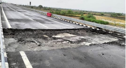 Bundelkhand Expressway: उद्घाटन के पांचवे दिन ही धंसी एक्सप्रेव-वे की सड़क, अखिलेश यादव ने घेरा