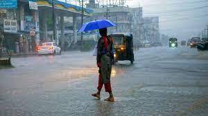 Lucknow Weather : राजधानी लखनऊ में सुबह से हो रही झमाझम बारिश, देखें वीडियो