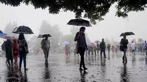 Lucknow Weather: राजधानी लखनऊ में आज से बारिश का होगा आगाज, इन राज्यों की हालत खराब