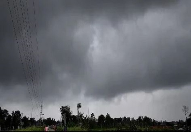 Lucknow Weather: लखनऊ में जानिए कब से शुरू होगी झमाझम बारिश, इस समय छाए हैं बादल