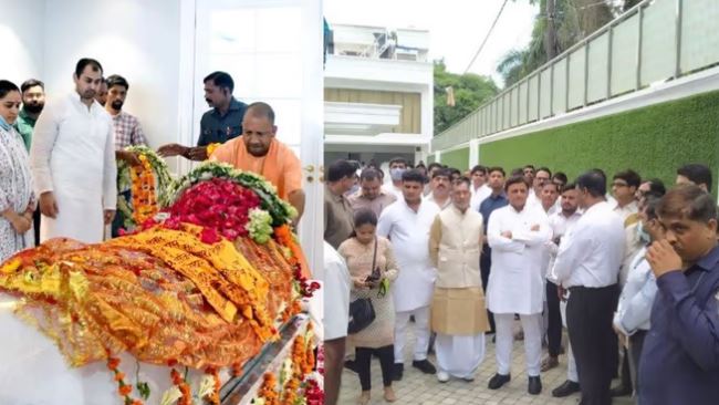 Sadhna Gupta passed away: मुख्यमंत्री योगी ने किए अंतिम दर्शन, पिपराघाट में होगा अंतिम संस्कार