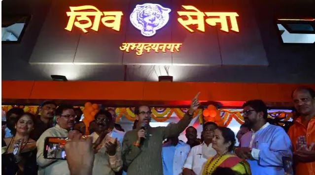Maharashtra Politics: शिंदे गुट पर उद्धव ठाकरे का तंज, कहा-सड़े पत्ते हैं झड़ जाने दो, नए आ जाएंगे