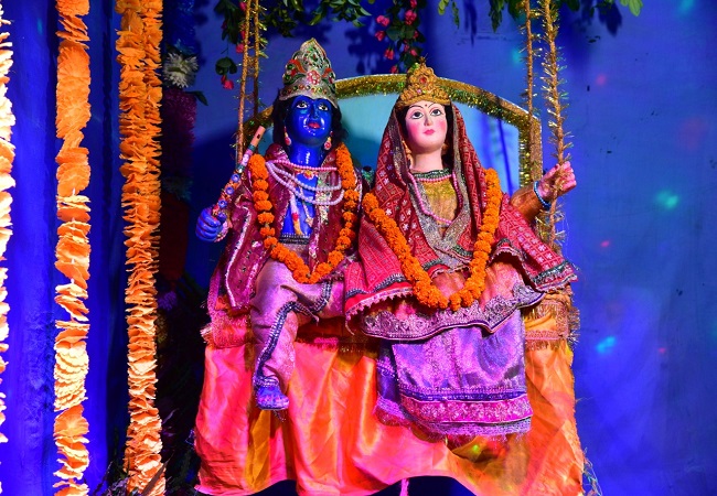 Lucknow : न्यू गणेशगंज जन्मे नटखट कान्हा, एनिमेडेट स्वचालित झांकियों में भगवान की अलौकिक लीलाओं को किया प्रदर्शित