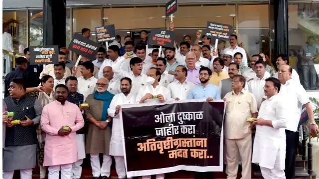Maharashtra Legislature Monsoon Session : ’50 खोखे एकदम ओके’, ‘गाजर देना बंद करो, सूखा घोषित करो’