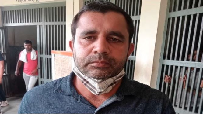 Hapur Murder News : हापुड़ जिला अदालत के बाहर पेशी पर आए आरोपी की हत्या करने वाले हमलावर ने किया सरेंडर