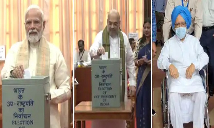 Vice Presidential Election: उपराष्ट्रपति चुनाव के लिए मतदान जारी, पीएम मोदी, गृहमंत्री अमित शाह और मनमनोह सिंह ने डाले वोट