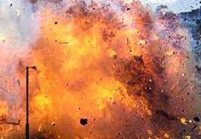 Breaking News : इंदौर में बम फटने से दो की मौत, 15 से अधिक घायल, पुलिस जांच में जुटी