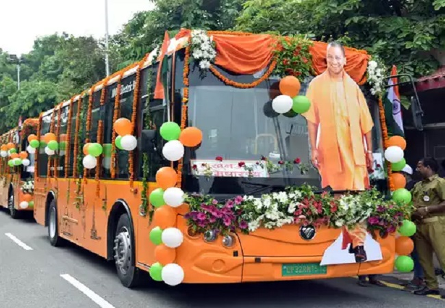 Electric Buses News : सीएम योगी ने लखनऊ व कानपुर नगर को 42 अत्‍याधुनिक इलेक्ट्रिक बसों की दी सौगात