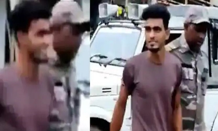फोन पर बात नहीं करने पर शाहरुख ने युवती को जलाया जिंदा, पुलिस कस्टडी में हंसता दिखा आरोपी, वीडियो वायरल