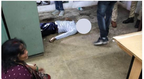 Lucknow News: पीडब्ल्यूडी मुख्यालय के कमरे में मिला क्लर्क का शव, पत्नी ने लगाया हत्या का आरोप