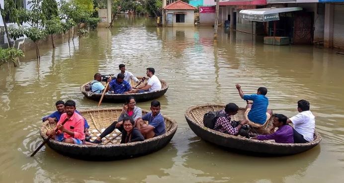 Bangalore floods : बाढ़ की वजह से शहर में होटलों का किराया दोगुना, एक रात का किराया सुन कर चौक जाएंगे