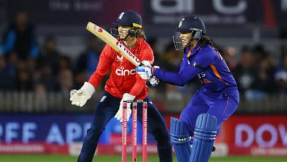 भारतीय महिला क्रिकेट टीम ने इंग्लैंड को रौंदा, स्मृति मंधाना ने खेली तूफानी पारी